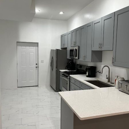 Adorable 2 Bedroom Apartment With Free Street Parking Chicago Eksteriør bilde
